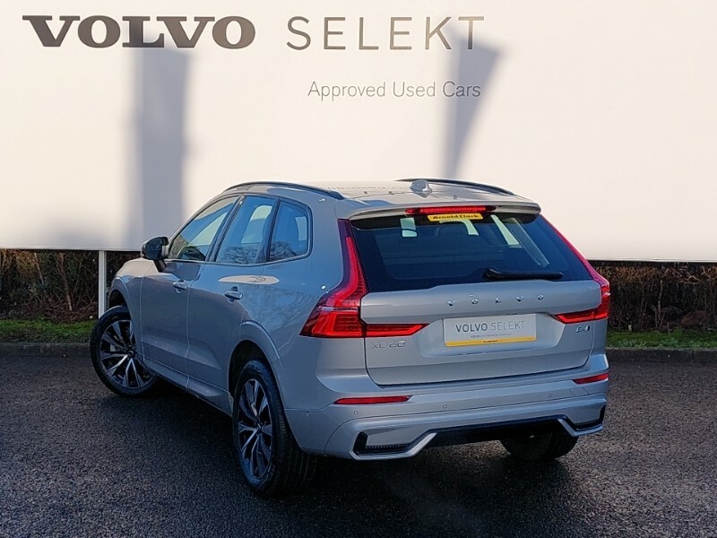 Compare Volvo XC60 2.0 B4d Plus Dark Awd Geartronic SL72YPY Silver
