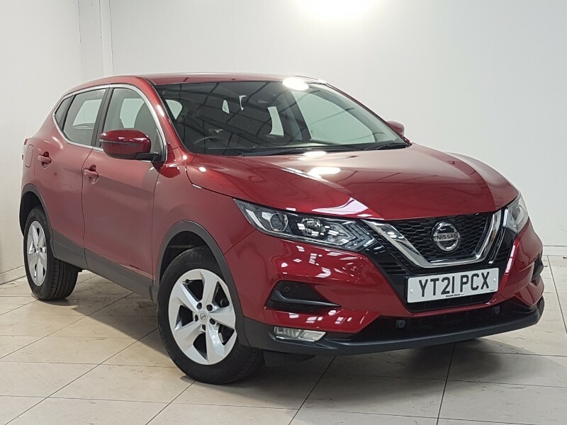 Compare Nissan Qashqai 1.3 Dig-t 160 157 Acenta Premium Dct YT21PCX Red