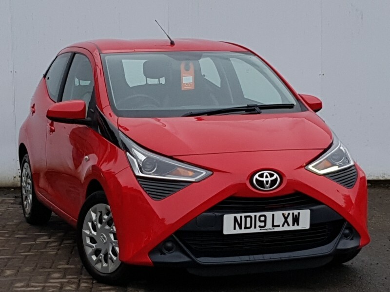 Compare Toyota Aygo Aygo X-play Vvt-i ND19LXW Red