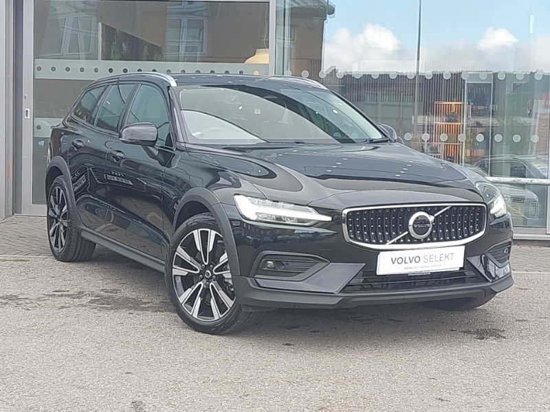Compare Volvo V60 Cross Country 2.0 B5p Cross Country Plus Awd KW22UVH Black