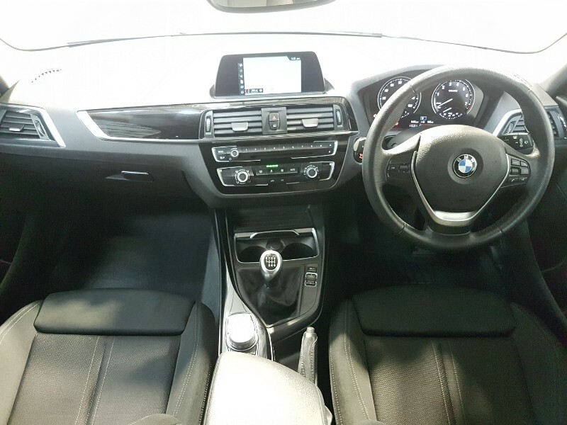 Compare BMW 1 Series 118I Sport SP19OPG White