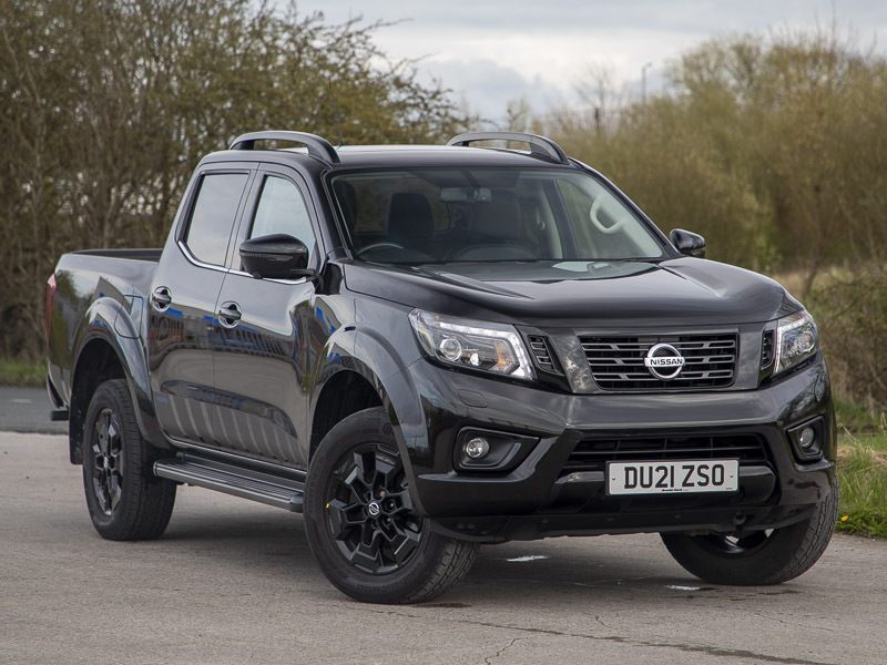 Compare Nissan Navara Double Cab Pick Up N-guard 2.3Dci 190 Tt 4Wd DU21ZSO Black