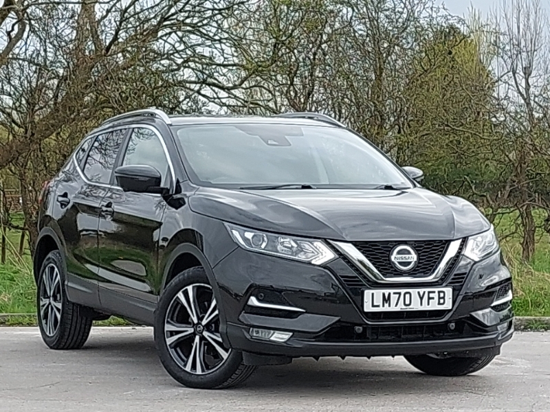 Compare Nissan Qashqai 1.3 Dig-t 160 157 N-connecta Dct Glass Roof LM70YFB Black