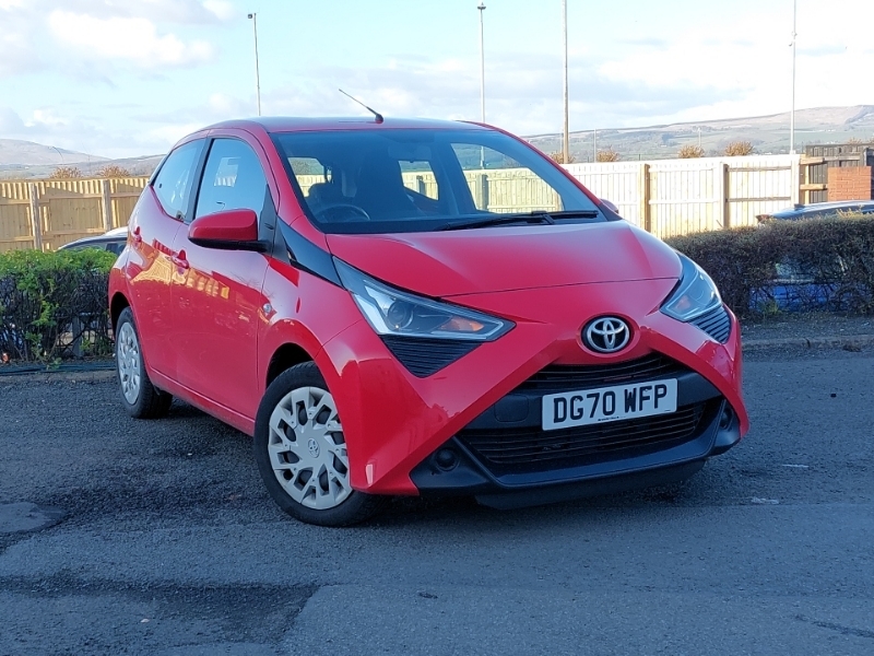 Compare Toyota Aygo Aygo X-play Vvt-i DG70WFP Red