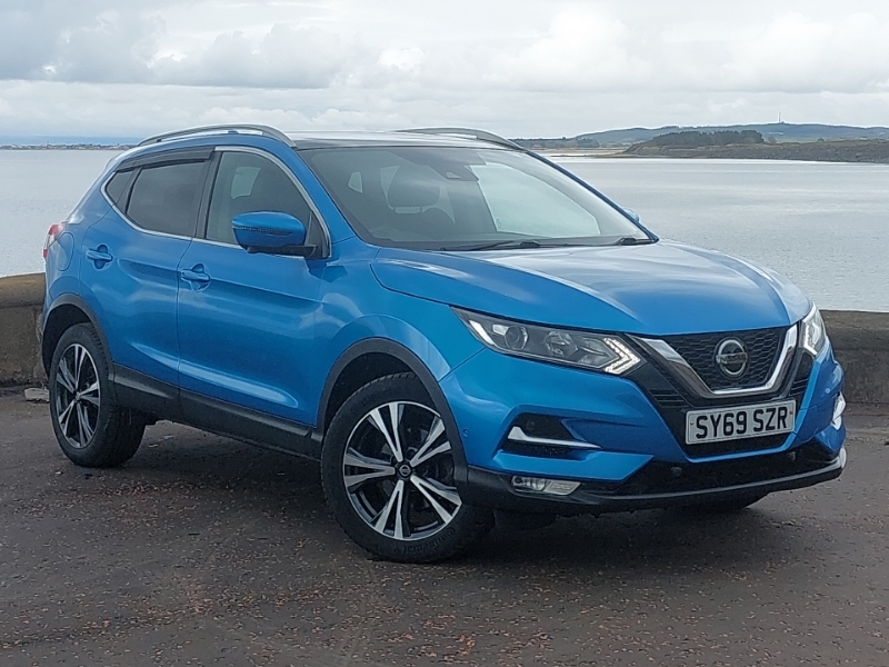 Compare Nissan Qashqai 1.5 Dci 115 N-connecta Glass Roof Pack SY69SZR Blue