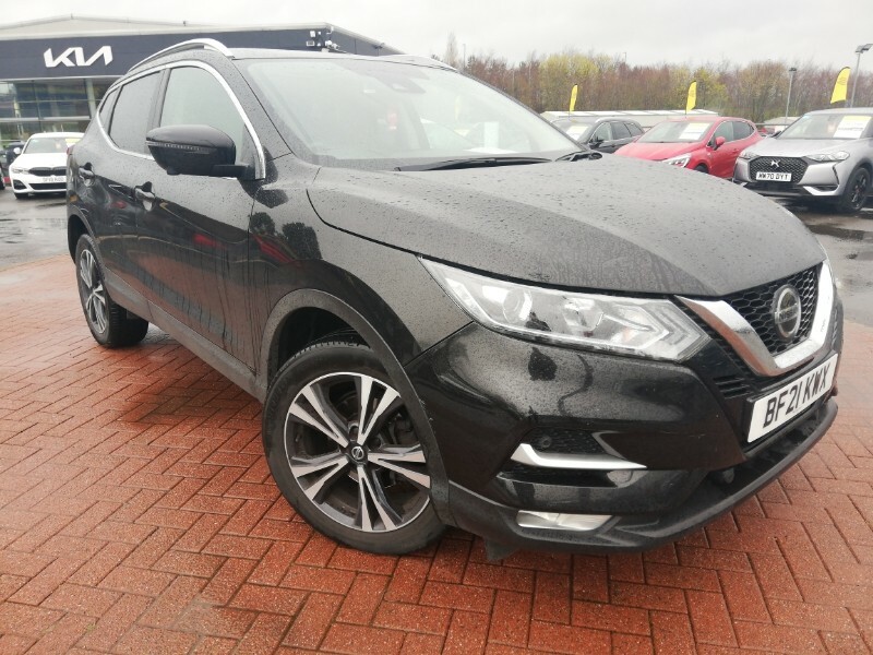 Compare Nissan Qashqai 1.3 Dig-t 160 157 N-connecta Dct Glass Roof BF21KWX Black