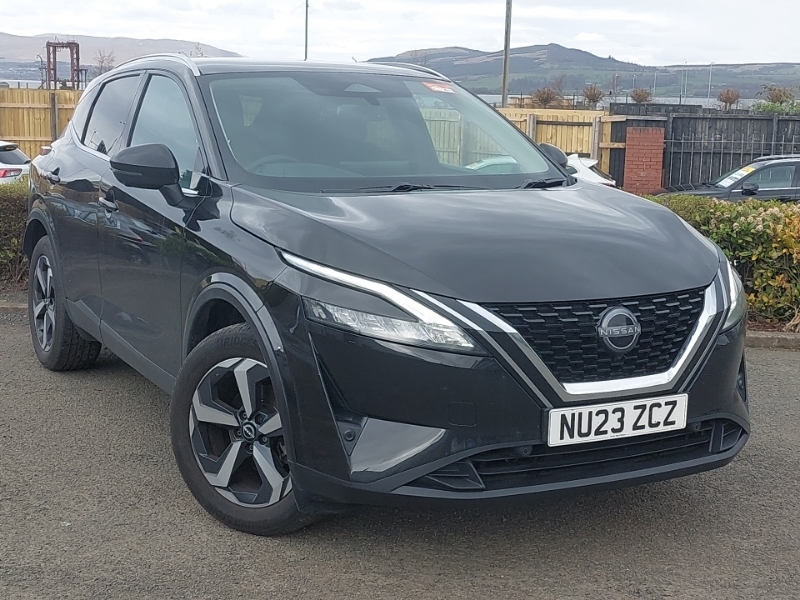 Compare Nissan Qashqai 1.3 Dig-t Mh N-connecta Glass Roof NU23ZCZ Black
