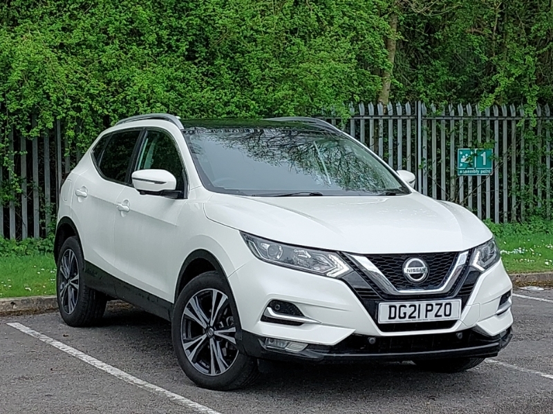 Compare Nissan Qashqai 1.3 Dig-t N-connecta Glass Roof Pack DG21PZO White