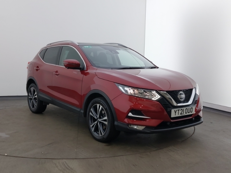 Compare Nissan Qashqai 1.3 Dig-t 160 157 N-connecta Dct Glass Roof YT21OUO Red