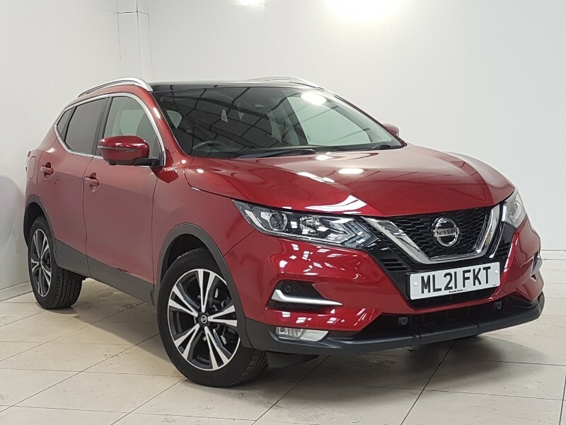 Compare Nissan Qashqai 1.3 Dig-t 160 157 N-connecta Dct Glass Roof ML21FKT Red