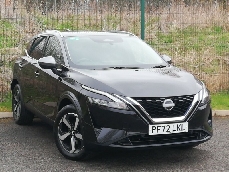 Compare Nissan Qashqai 1.3 Dig-t Mh N-connecta Glass Roof PF72LKL Black