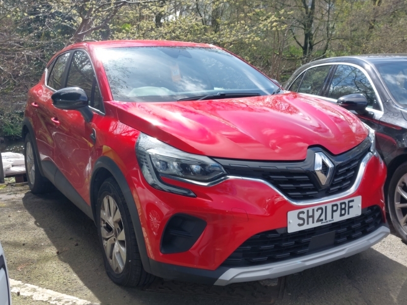 Compare Renault Captur 1.3 Tce 140 Iconic SH21PBF Red