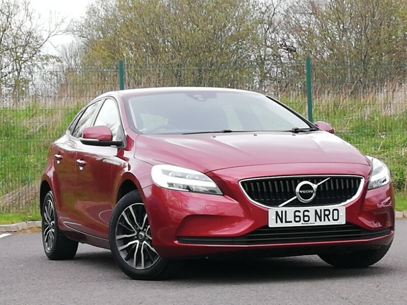 Volvo V40 T2 122 Momentum Geartronic Red #1