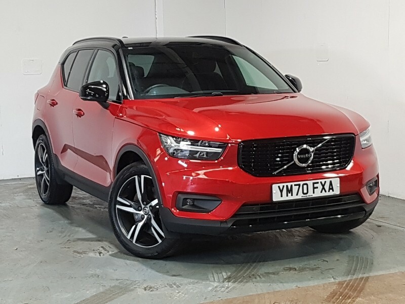 Compare Volvo XC40 1.5 T4 Recharge Phev R Design YM70FXA Red