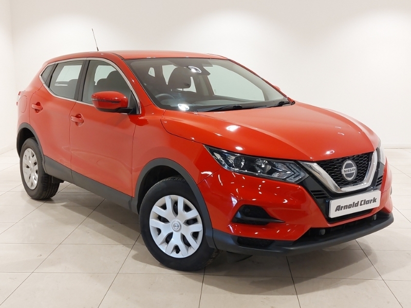 Compare Nissan Qashqai 1.5 Dci 115 Visia Smart Vision Pack BN20AMK Red
