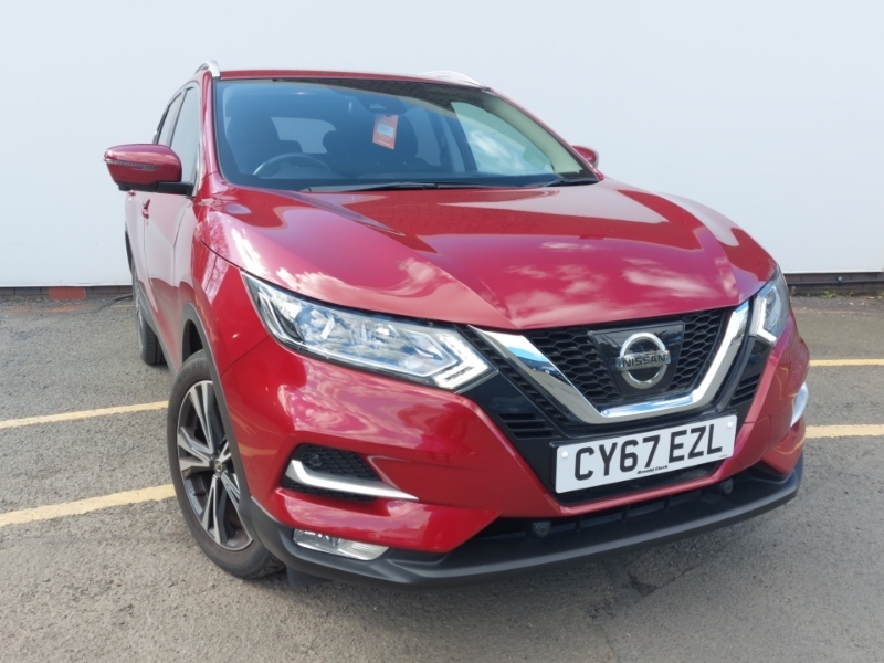 Compare Nissan Qashqai 1.2 Dig-t N-connecta CY67EZL Red