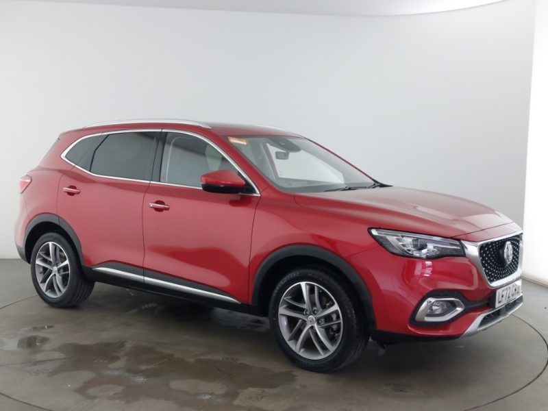 Compare MG HS 1.5 T-gdi Exclusive LF72CRB Red