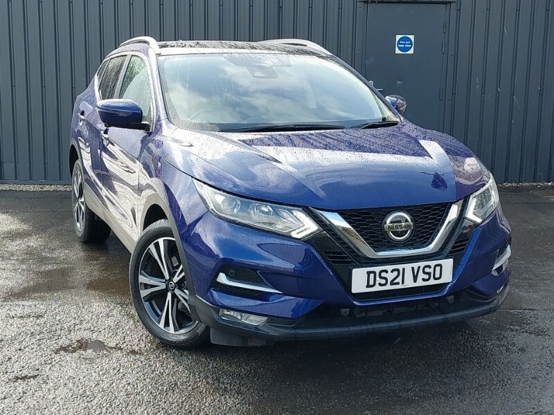 Compare Nissan Qashqai 1.3 Dig-t 160 157 N-connecta Dct Glass Roof DS21VSO Blue