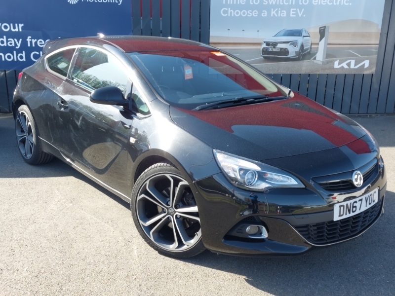 Vauxhall Astra GTC 1.6T 16V 200 Limited Edition Navleather Black #1