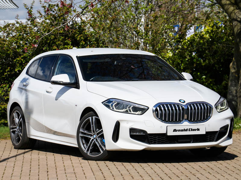 Compare BMW 1 Series 118D M Sport MM70FKP White