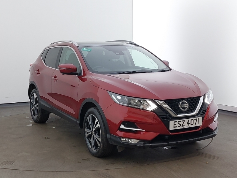 Compare Nissan Qashqai 1.3 Dig-t N-connecta Glass Roof Pack ESZ4071 Red