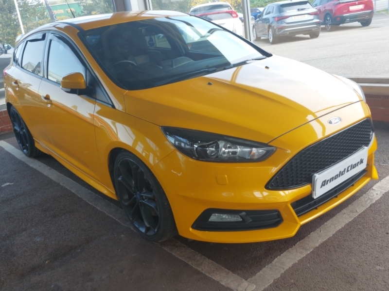Compare Ford Focus 2.0 Tdci 185 St-3 SW65CHF Yellow