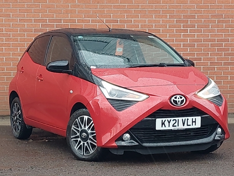 Compare Toyota Aygo 1.0 Vvt-i X-clusiv X-shift KY21VLH Red