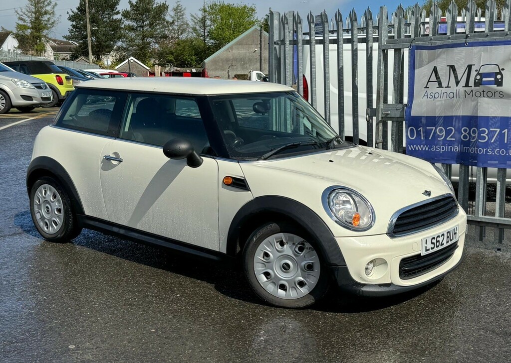 Mini Hatch First 1.6 Lovely Example White #1