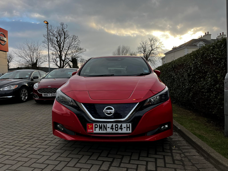 Compare Nissan Leaf 40Kw N-connecta PMN484H Red