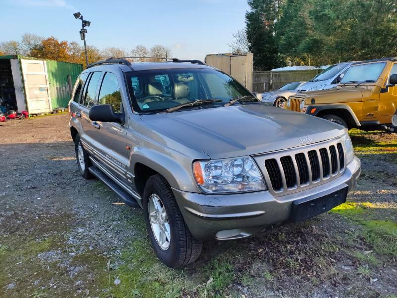 Compare Jeep Grand Cherokee 4.7 Limited T616YET Silver
