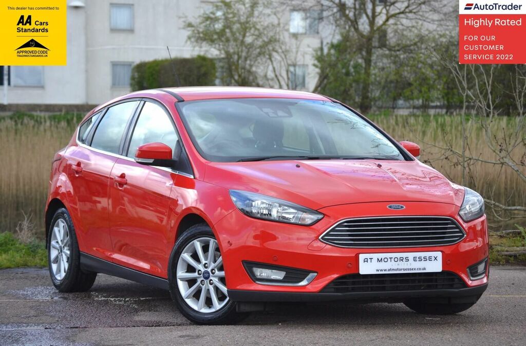 Compare Ford Focus 1.5 Tdci EJ66UXY Red
