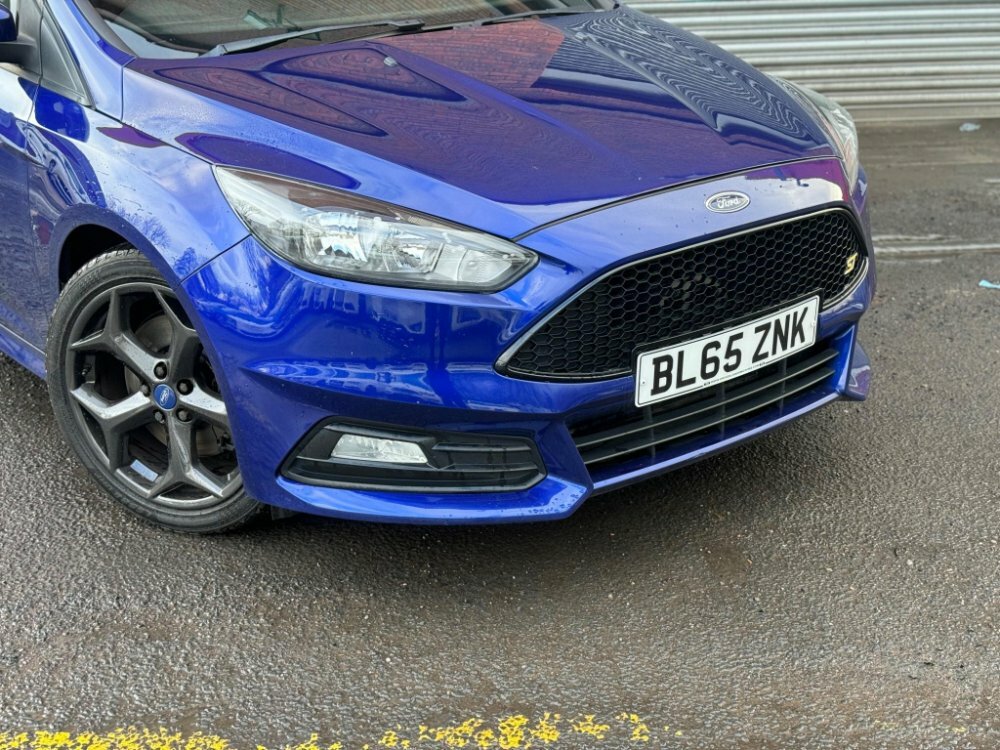 Compare Ford Focus 2.0T Ecoboost St-2 Euro 6 Ss BL65ZNK Blue