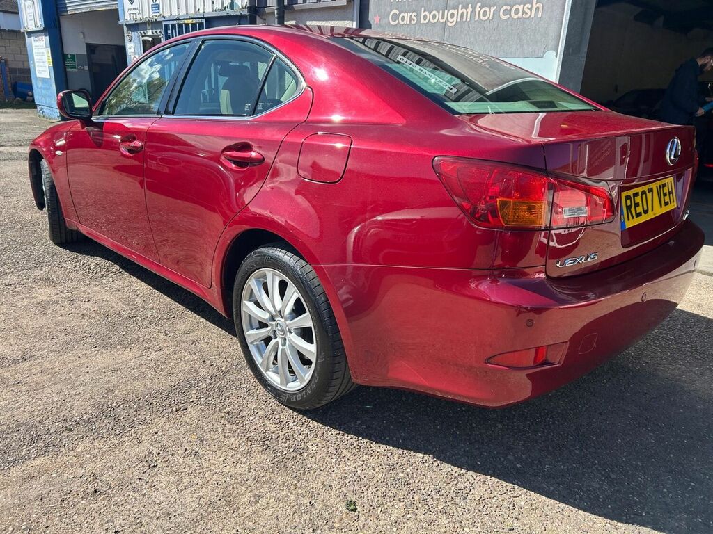 Compare Lexus IS Saloon 2.2 220Td Se-l 200707 RE07VEH Red
