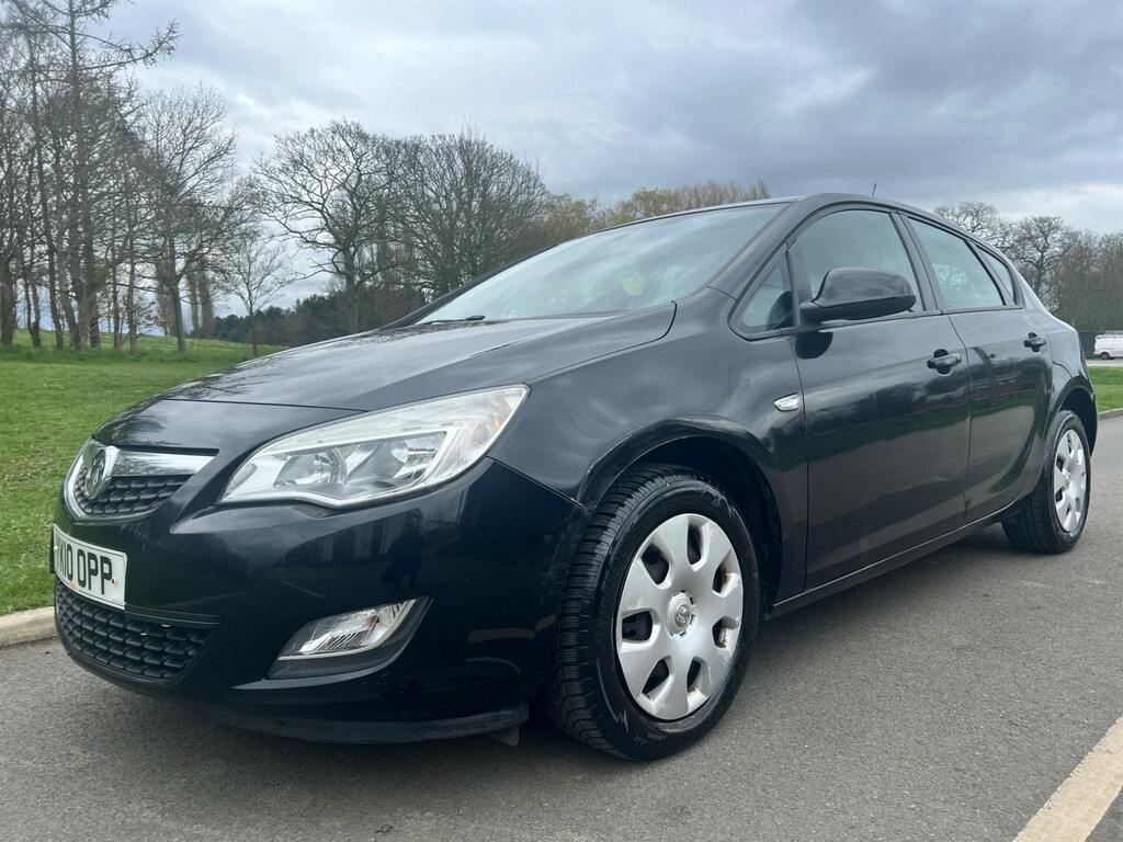 Compare Vauxhall Astra Astra Exclusive 113 YK10OPP Black