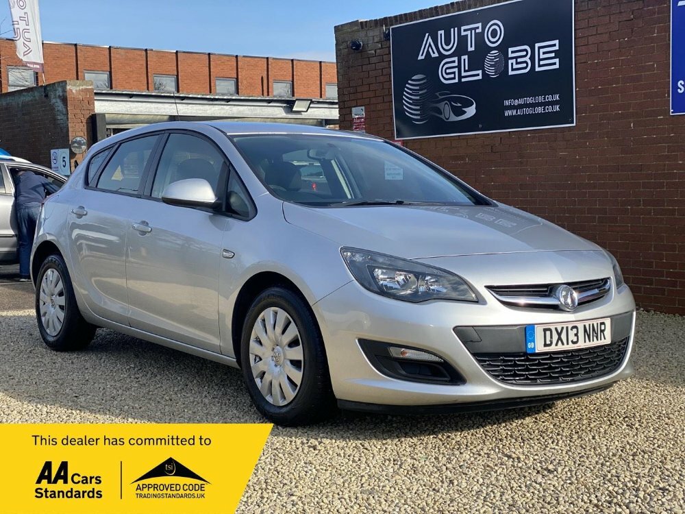 Compare Vauxhall Astra 1.7 Cdti Ecoflex Exclusiv Euro 5 Ss DX13NNR Silver