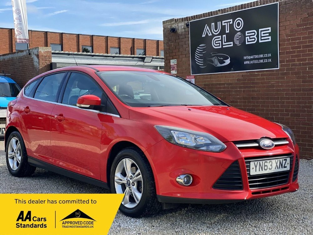 Compare Ford Focus 1.6 Zetec Euro 5 YN63XNZ Red