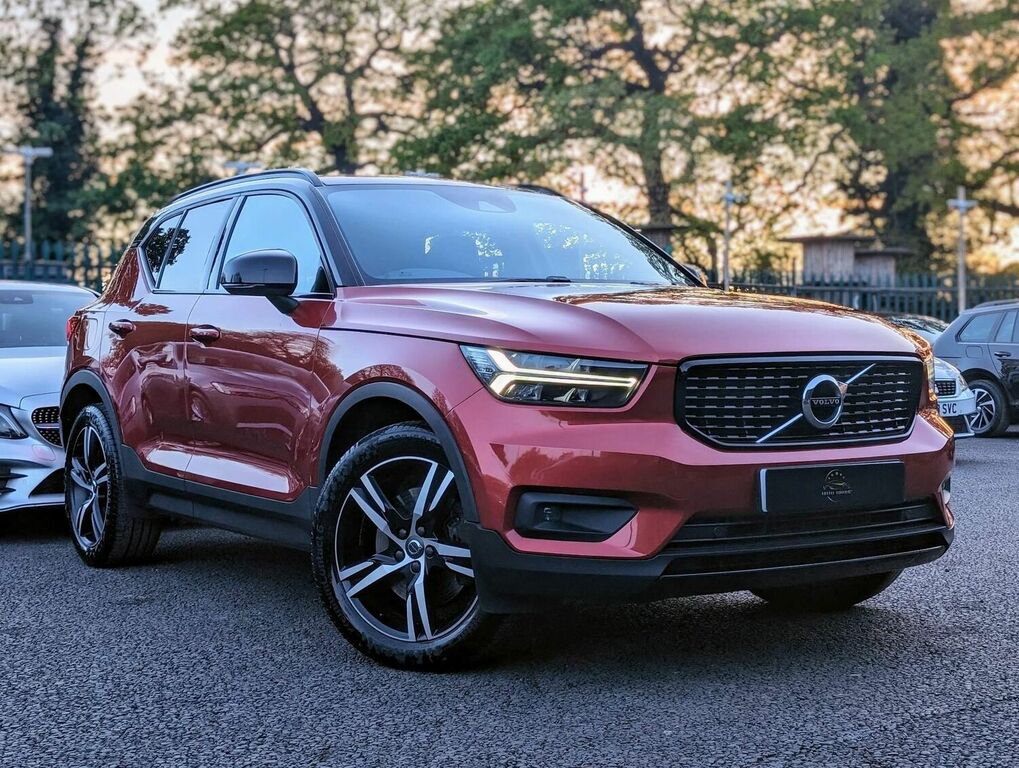 Volvo XC40 1.5H T5 Red #1
