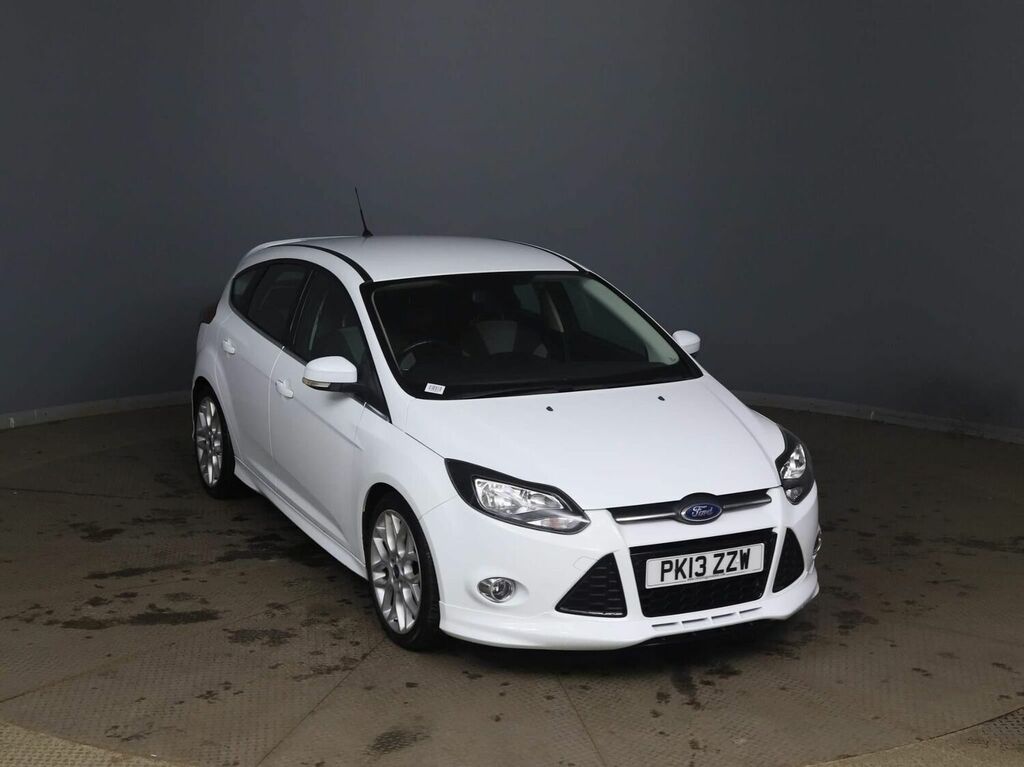 Compare Ford Focus Hatchback PK13ZZW White