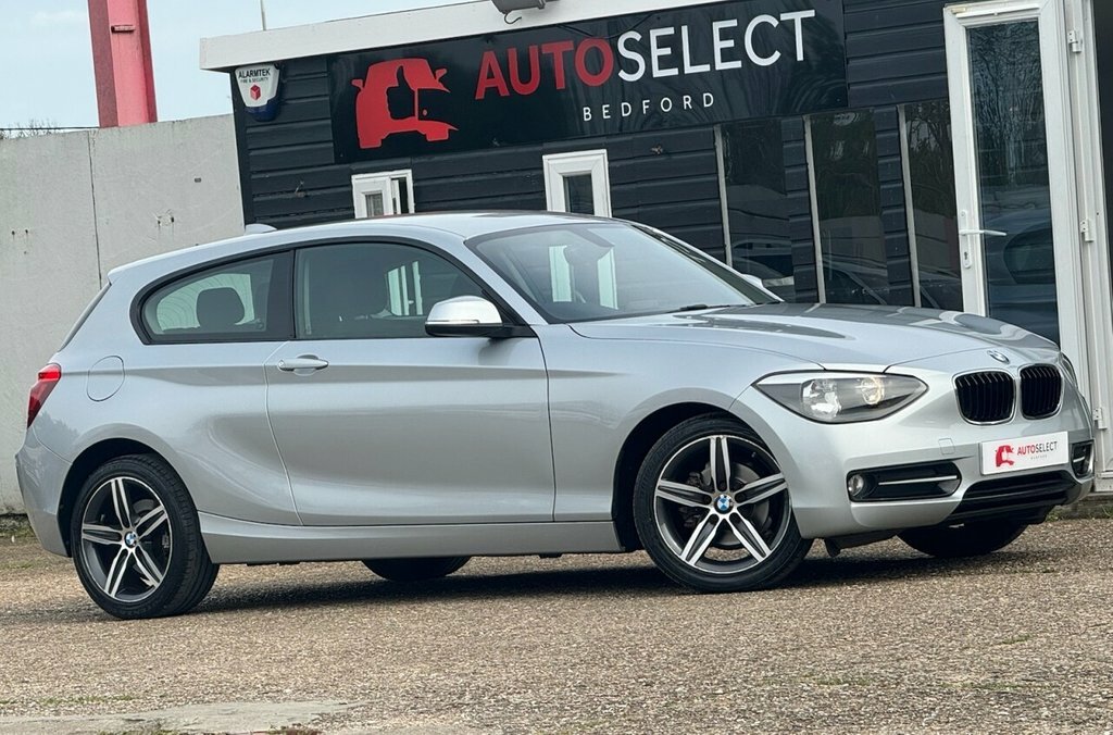 Compare BMW 1 Series 1.6 116I Sport 135 Bhp Finance From 9.9 Apr AY15ZCO Silver