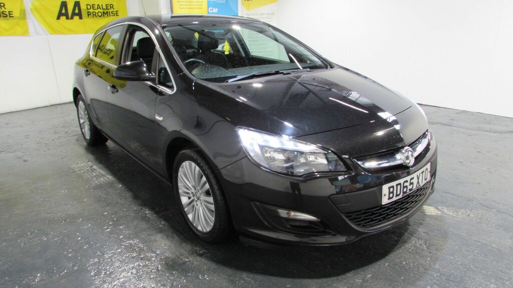 Compare Vauxhall Astra 1.6 Excite 113 Bhp Ulez Compliant BD65XTO Black