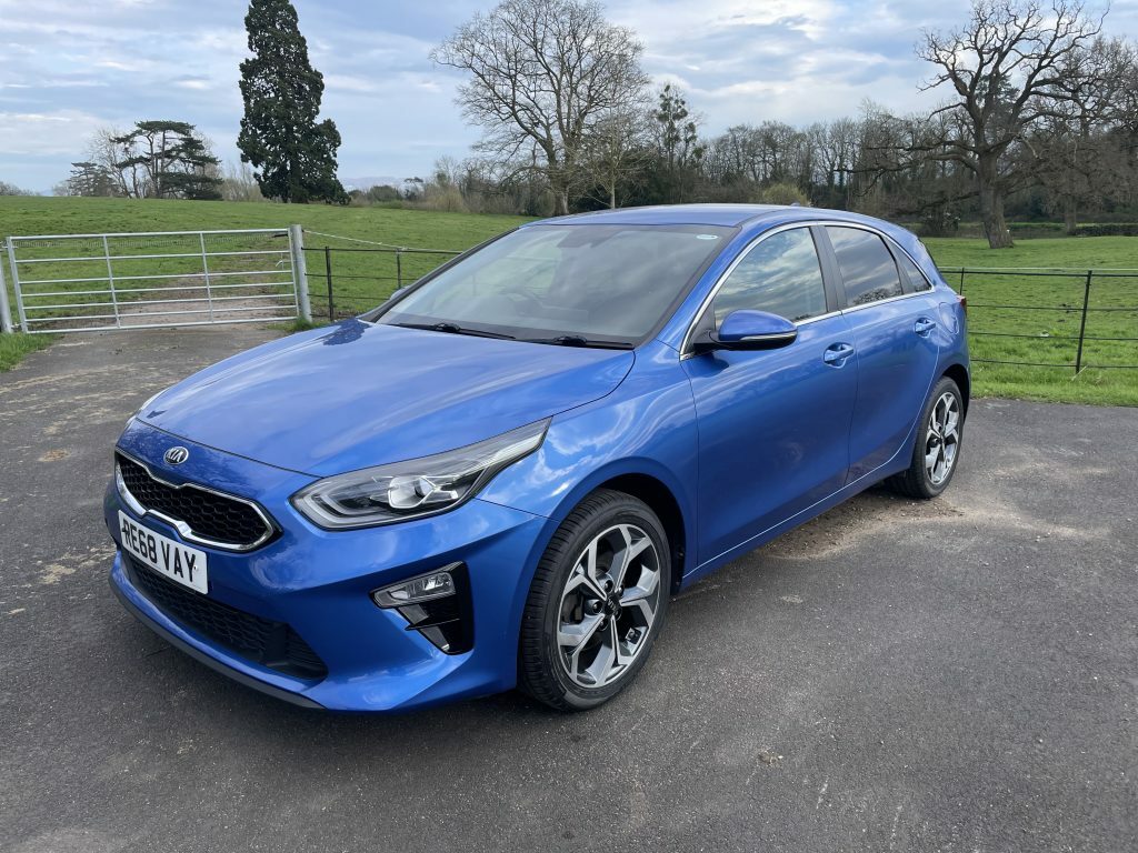 Compare Kia Ceed 1.4 T-gdi Blue Edition Hatchback RE68VAY Blue
