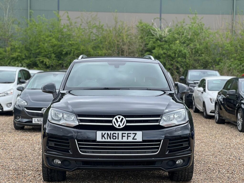 Compare Volkswagen Touareg V6 Altitude Tdi Bluemotion Technology KN61FFZ Black