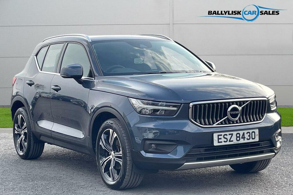 Compare Volvo XC40 T3 Inscription Pro In Blue With Only 23K ESZ8430 Blue