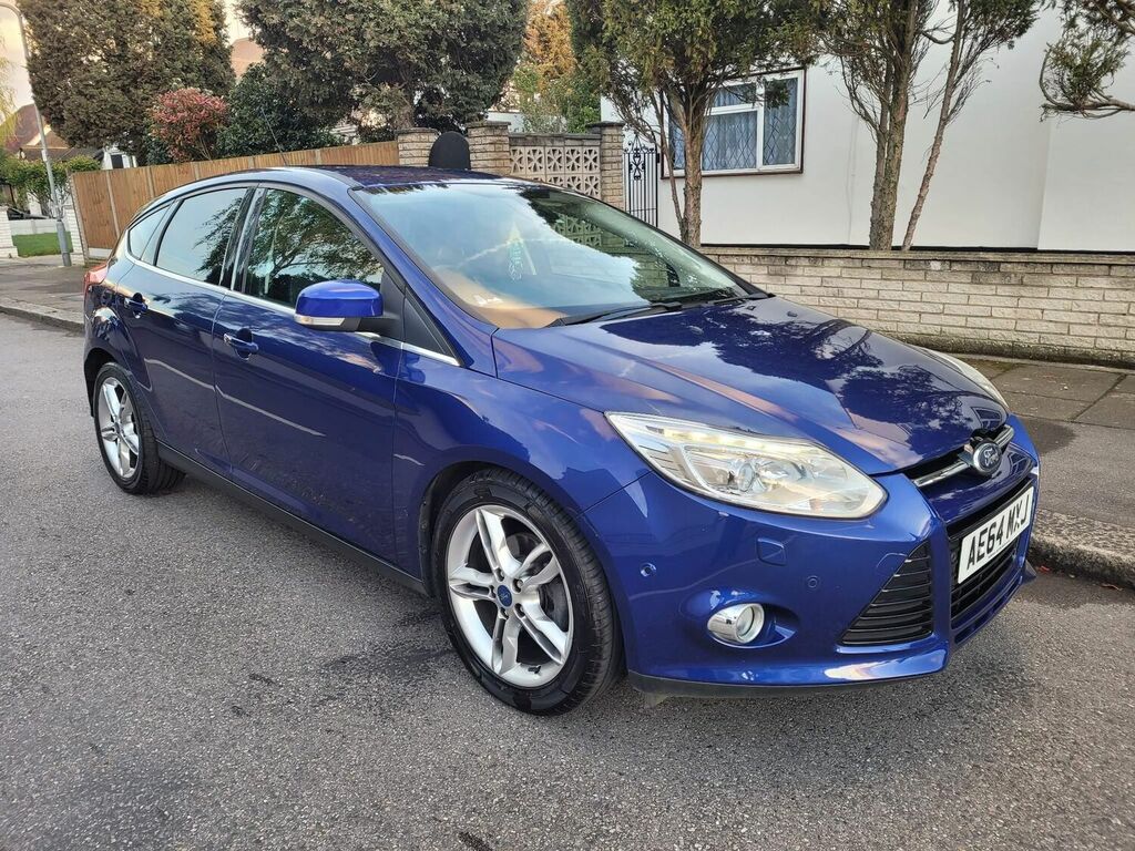 Compare Ford Focus 1.0T Ecoboost AE64MXJ Blue