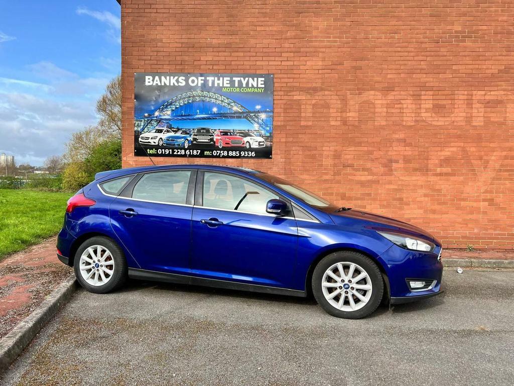 Compare Ford Focus 1.0T Ecoboost Titanium Euro 6 Ss SY65YGW Blue