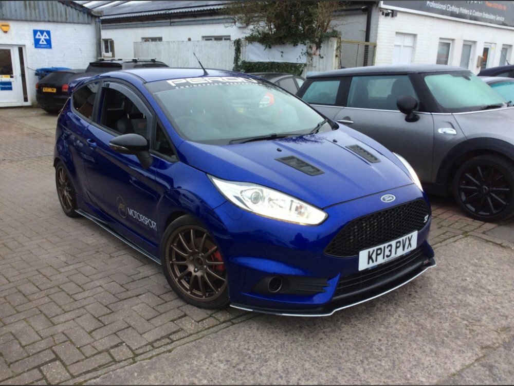 Compare Ford Fiesta 1.6T Ecoboost St-2 Euro 5 KP13PVX Blue