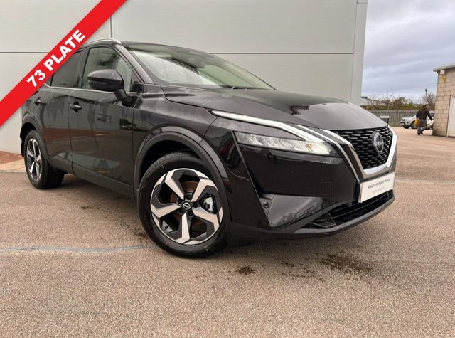Compare Nissan Qashqai 1.3 Dig-t N-connecta Glass Roof Mhev 139 Bhp PN73WXW Black