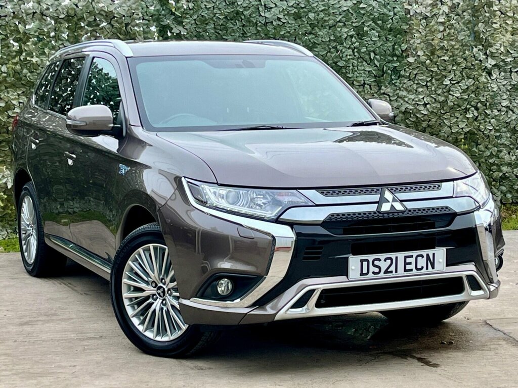 Compare Mitsubishi Outlander 2.4H Twinmotor 13.8Kwh Dynamic Cvt 4Wd Euro 6 Ss DS21ECN Brown
