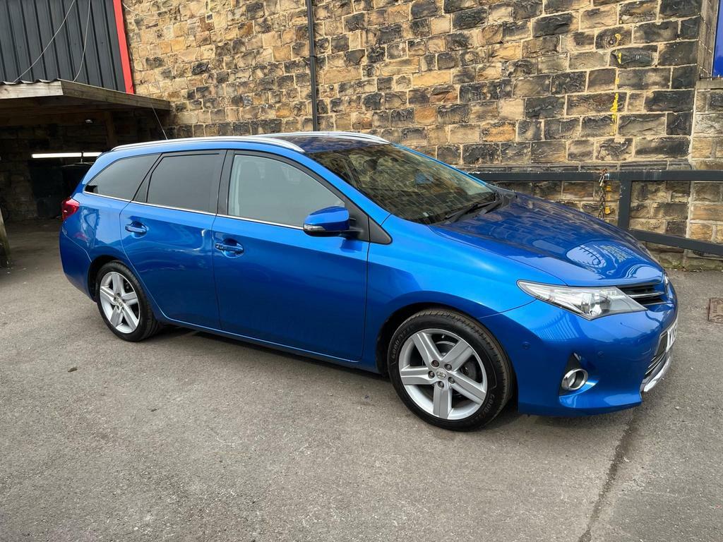 Compare Toyota Auris 1.6 V-matic Excel Touring Sports Euro 5 YY64JUO Blue