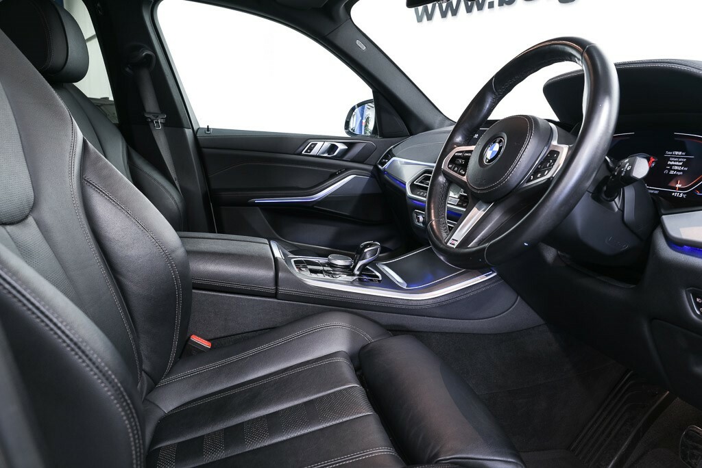 Compare BMW X5 3.0L 3.0 30D Mht M Sport Suv Hybrid Aut HS21AYA White
